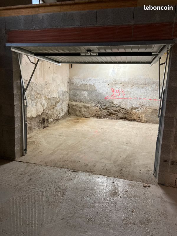 Loue garage ou box · à Villemoustaussou · 100 €