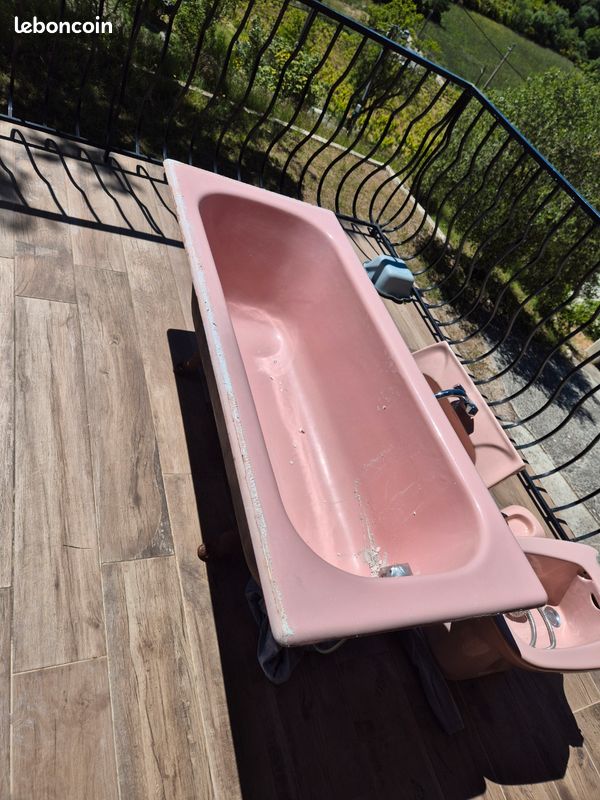 Baignoire en fonte rose (image 2)