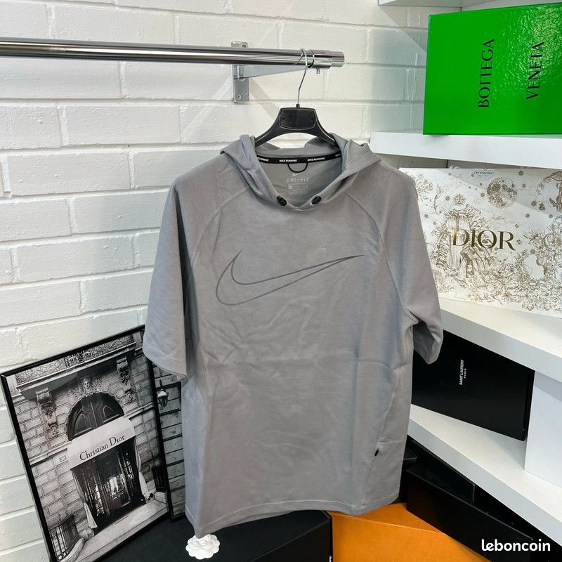 Nike Dry Grey Outline Tick Sweat à capuche à manches courtes (image 1)