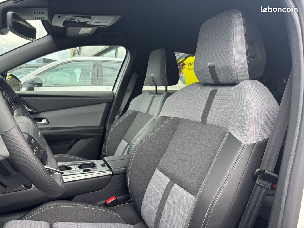 Opel Grandland (2) 1.2 Turbo Hybrid 145ch Automatique GS (image 12)