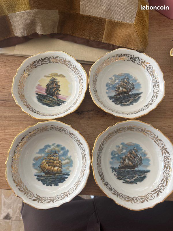 Coupelles Porcelaine de Luxe de la Compagnie Nationale lot de 4 (image 1)