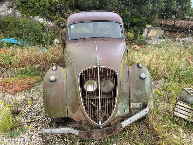Peugeot 202 Banque de photographies et d'images à haute résolution - Alamy