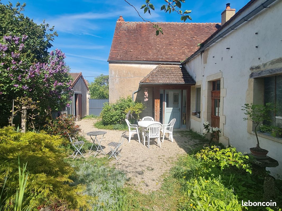 Maison 9 pièces 195 m² · à Époisses · 195 m² · 33 000 €