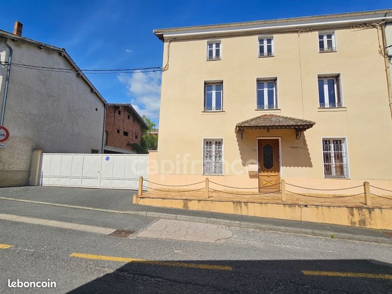Maison 8 pièces 184 m² · à Chambost-Longessaigne · 184 m² · 199 000 €