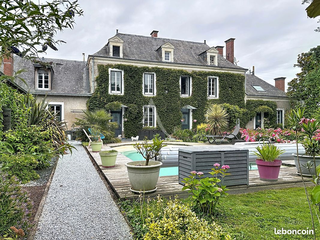 Maison 8 pièces 236 m² · à Les Hauts-d'Anjou · 236 m² · 363 900 €