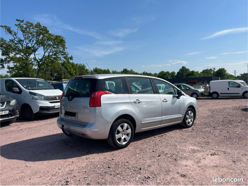 Peugeot 5008 1.6 HDI 112 cv 7 Places (image 2)