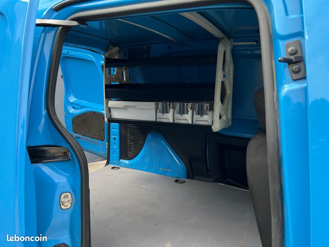 Peugeot Partner FOURGON STANDARD 1.6 BLUEHDI 75 BVM5 PRO / CLIM ECRAN BLUETOOTH ATTELAGE ... (image 26)