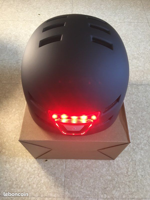 Casque avec lumière Led avant et arrière (image 2)