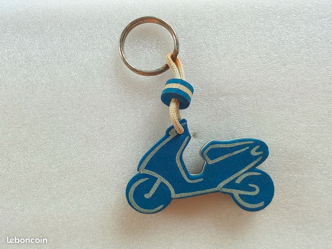 Ancien porte clé clef collection vélomoteur cyclomoteur scooter Peugeot vintage années 80 (image 1)