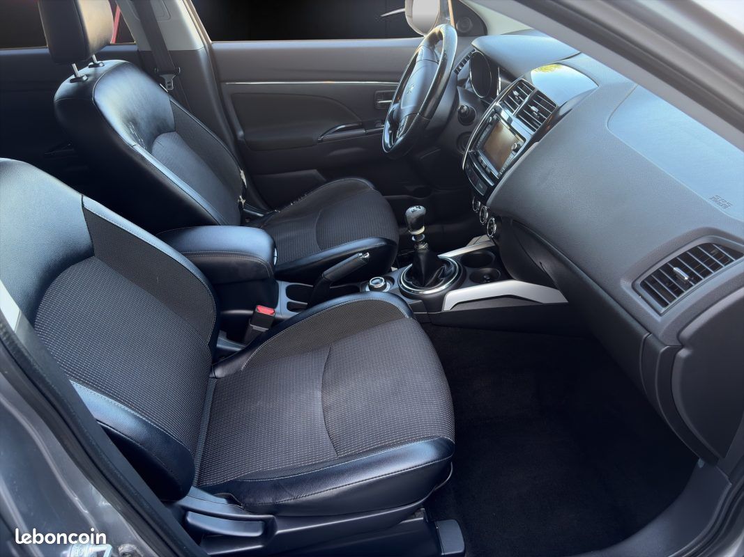 PEUGEOT 4008 1.6 HDi 114 cv Style 4x4 (image 13)