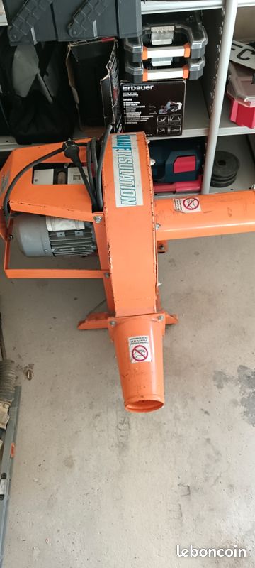 Machine pour souffler dans les combles (image 1)