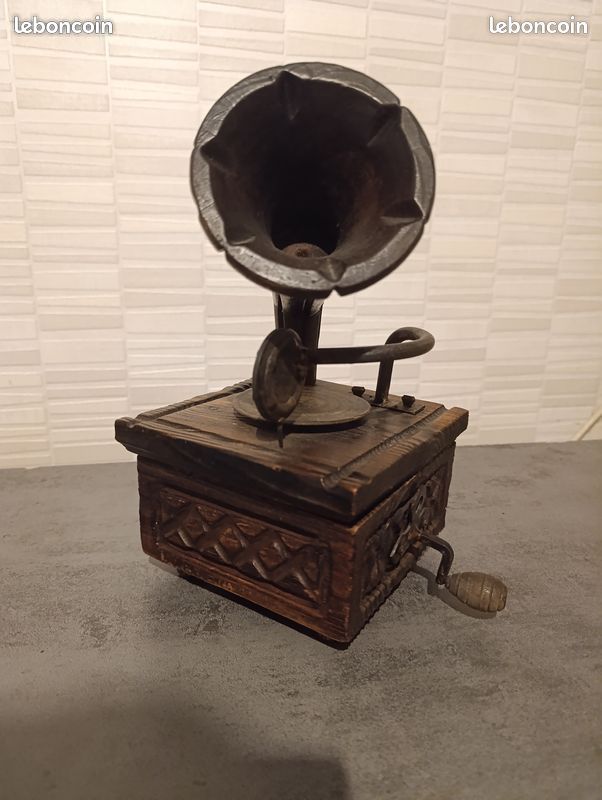 Boîte en forme de gramophone (image 3)