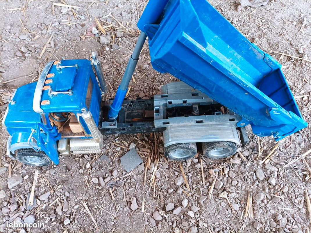Maquette de camion en plastique YANMAR TRACTOR YT5113A1/35