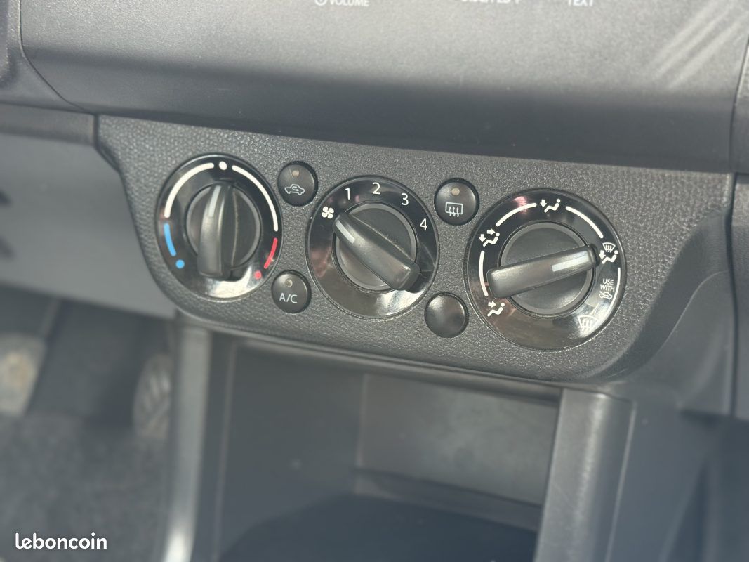 Suzuki Swift 1.3 DDiS 75 GL - Clim - 1ère main - Révisée & Garantie 6 mois (image 22)