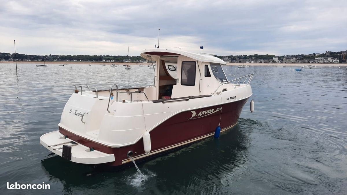 Bateau ARVOR 250 2.8L 230 CV (image 2)