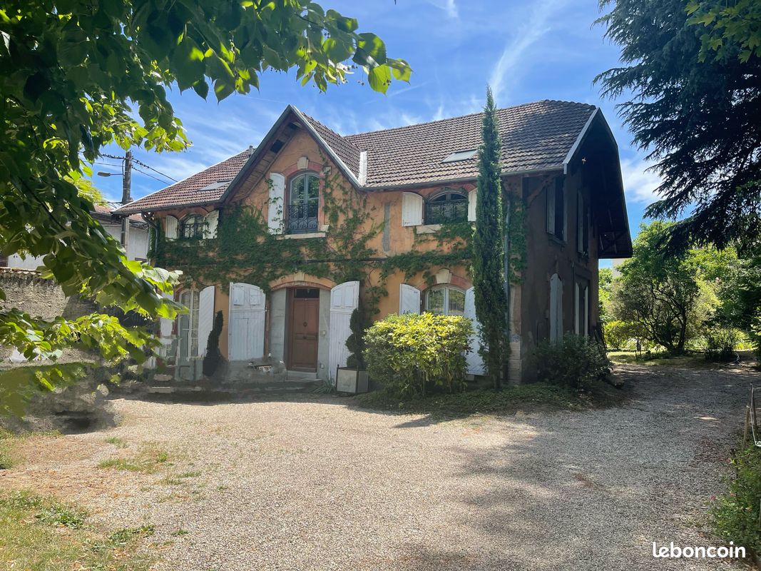 Appartement 3 pièces 85 m² · à Saint-Genis-Laval · 85 m² · 1 175 €