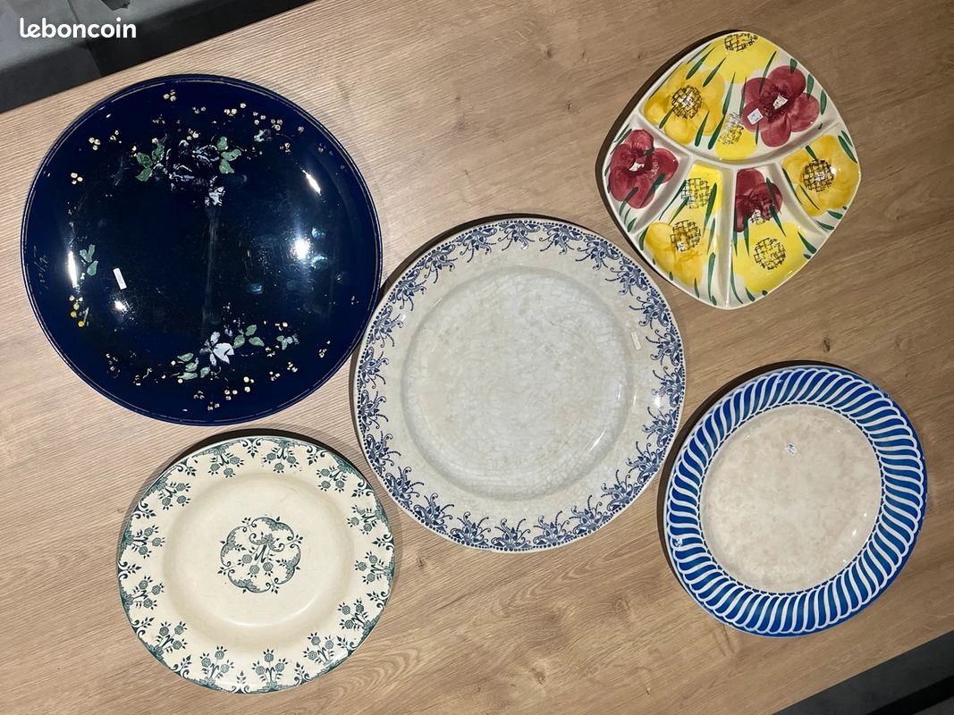 Lot de plats et assiettes anciennes porcelaine Giet terre de fer et divers (image 1)