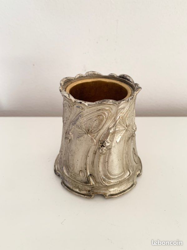 Pot Art Nouveau en métal (image 3)