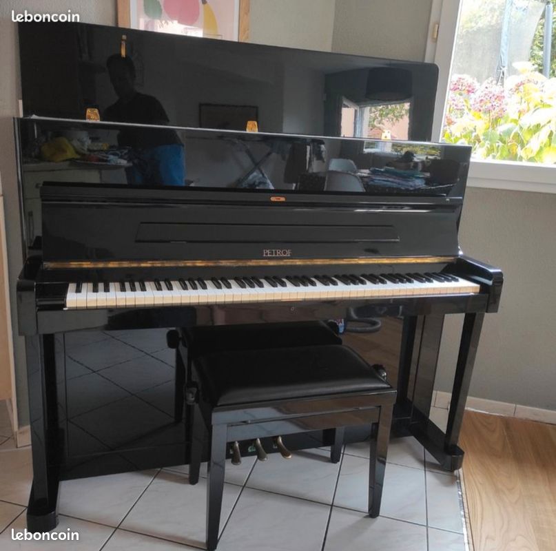 Piano Petro P115 (image 1)