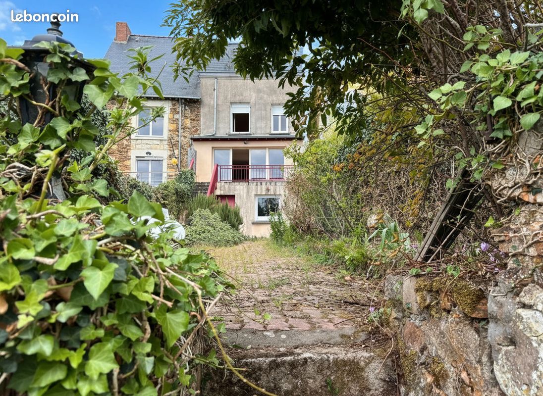 Maison 8 pièces 197 m² · à Brissac Loire Aubance · 197 m² · 380 000 €
