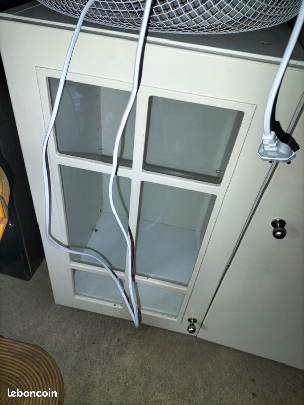 Petit meuble vitrine Ikea (image 1)