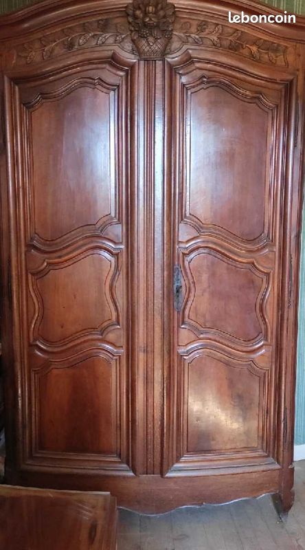 Urgent Armoire Normande mariage, antiquitée,bois brut, orné de de fleurs, (image 2)