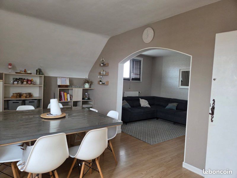 Appartement 5 pièces 140 m² · à Roanne · 140 m² · 1 040 €/mois