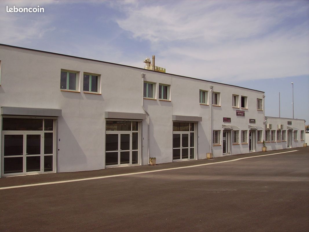 Local propre à louer 136 m² (image 2)