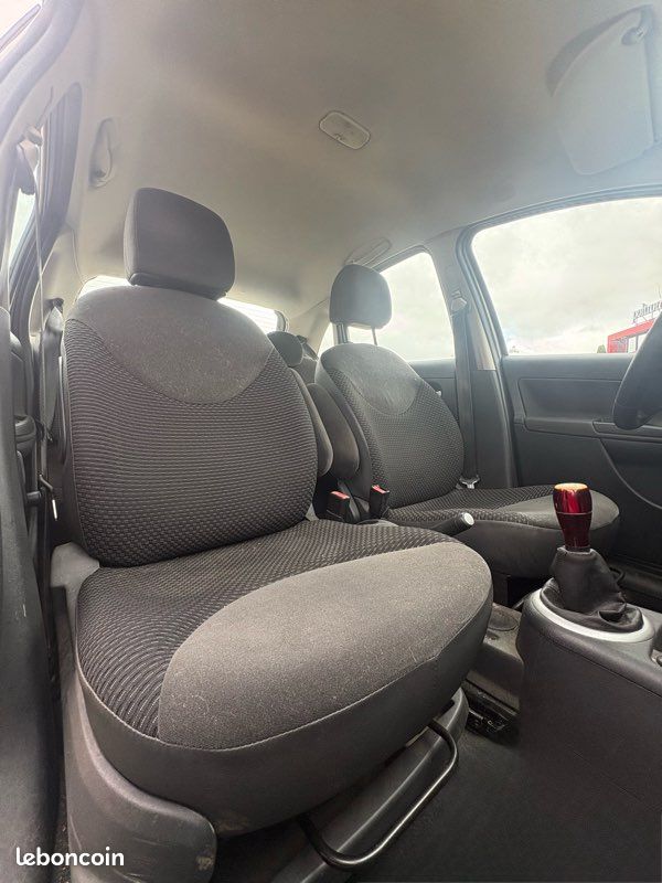 Garantie 12 mois Citroën C3 1.1iL 60ch / Attelage / Bluetooth (image 2)