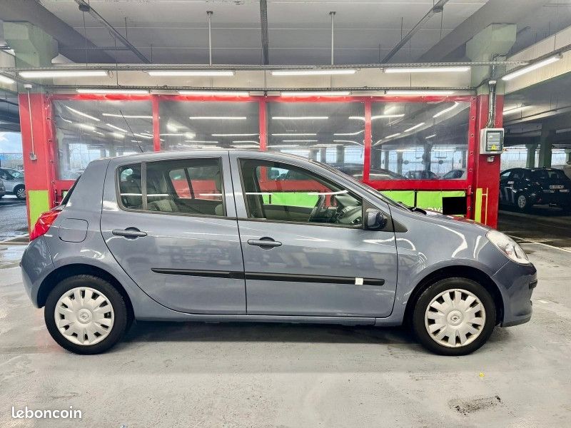 Renault CLIO III 1.5 DCI 85CH EXTRÊME CLAIRE QUICKSHIFT 5P ATOMATIQUE (image 4)