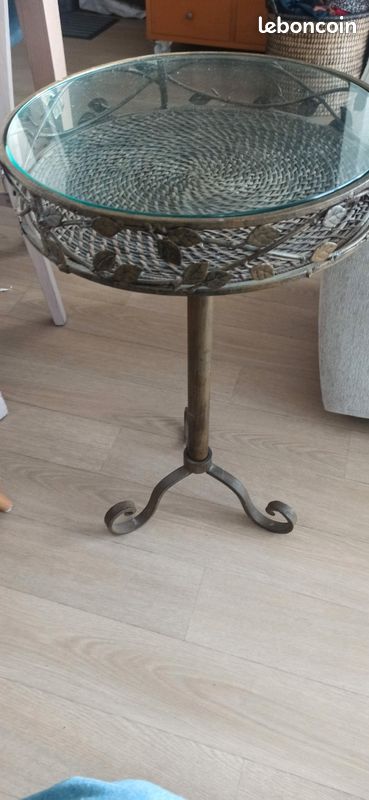 Guéridon, scelette, petite table ronde en metal fer forgé vieilli (image 2)