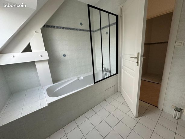 https://img.leboncoin.fr/api/v1/lbcpb1/images/c3/3d/0b/c33d0bab7f3bed50f98ae6de4d8c52ba3d1d1543.jpg?rule=ad-image