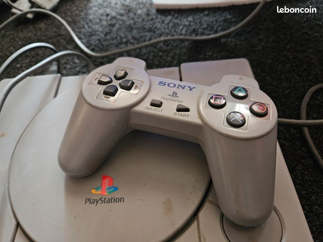 Console Sony PlayStation 1 - Modèle Audiophile SCPH-1002 (image 6)