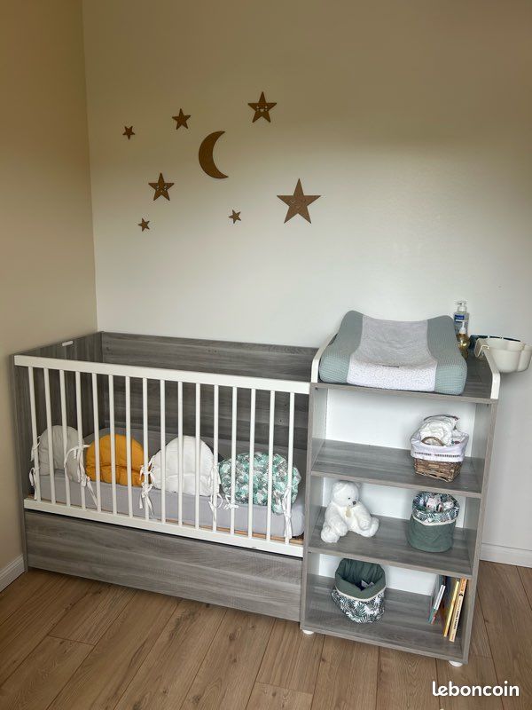 Lit à barreaux bébé + table à langer (image 1)