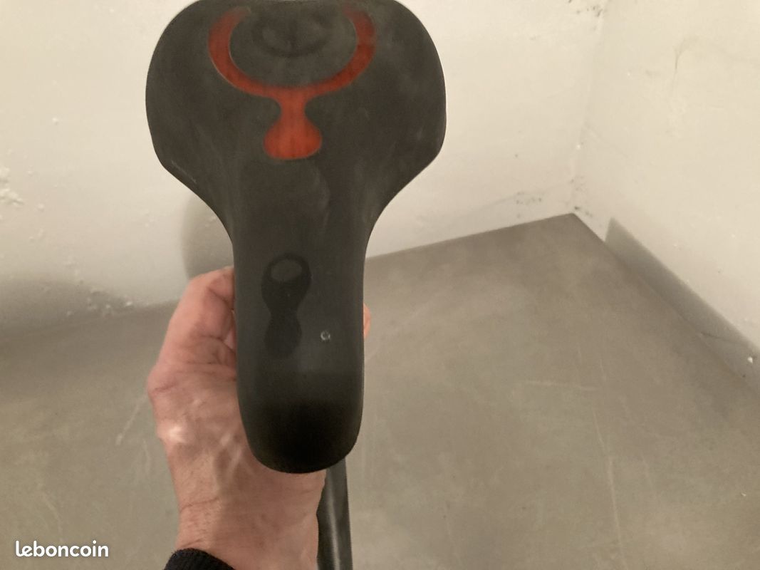 Vds magnifique selle de vélo de course made in France de