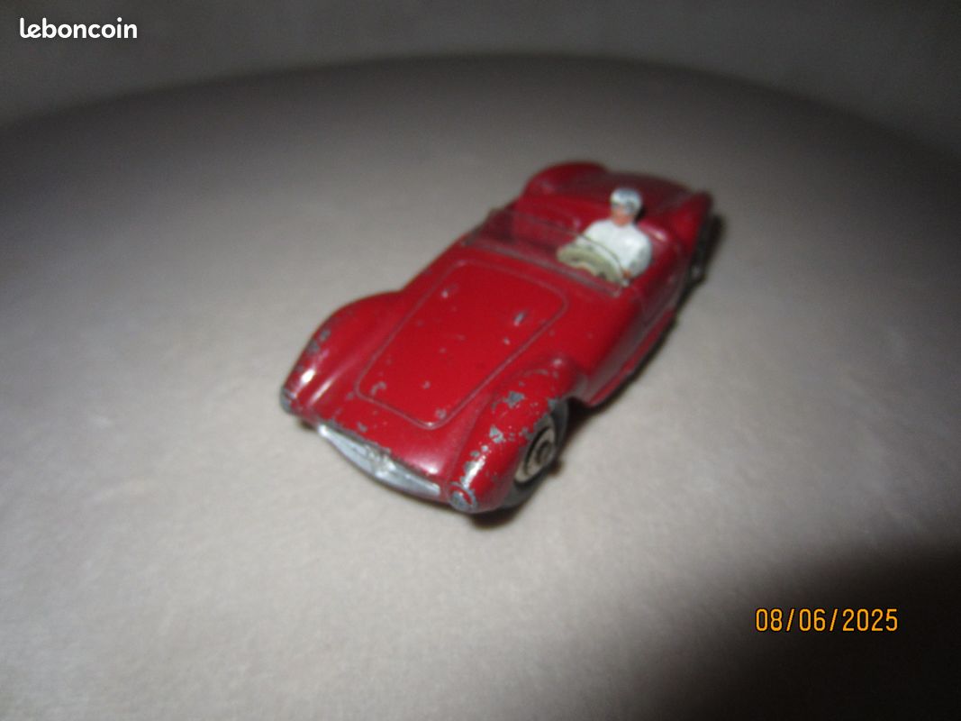 Jouet Dinky Toys – Maserati 22A Vintage (état Correct, Manque Un Pneu)