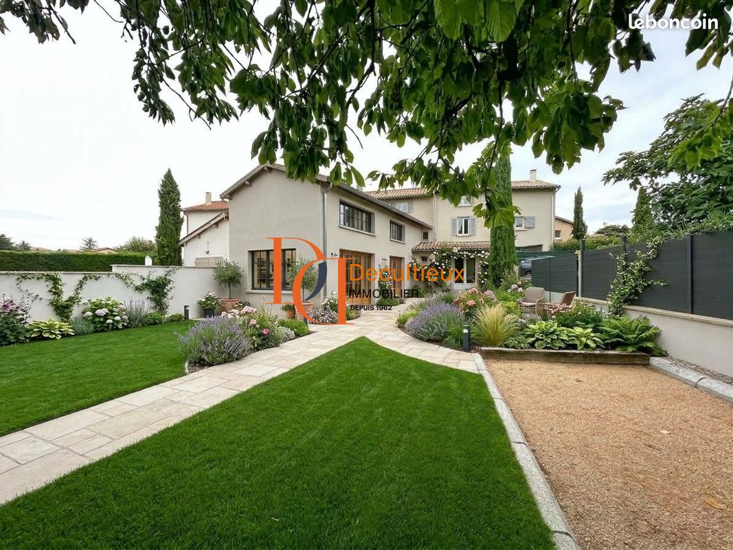 Maison 5 pièces 141 m² · à Montanay · 141 m² · 525 000 €