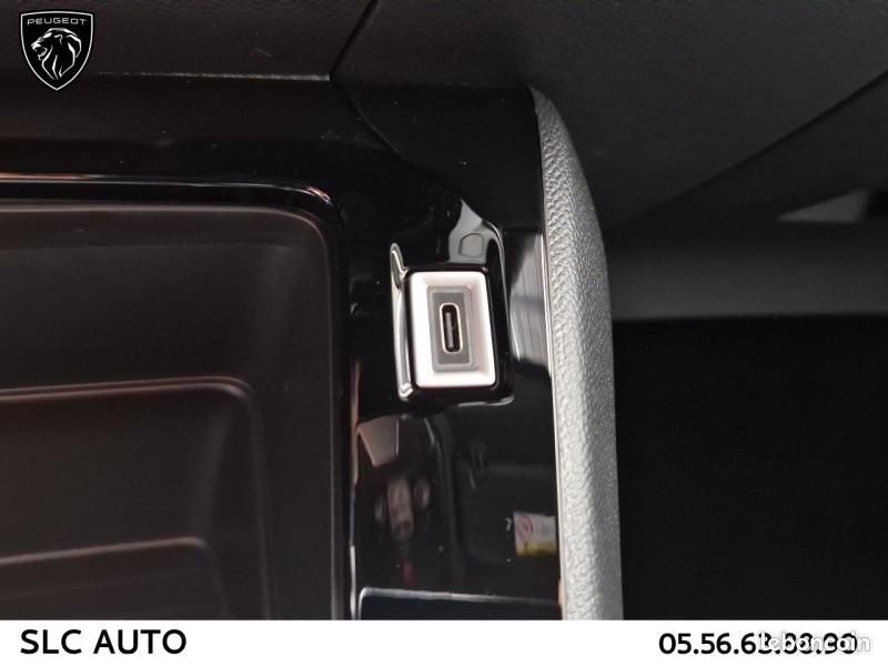Peugeot 2008 1.2 Hybrid 136ch Style e-DCS6 (image 26)