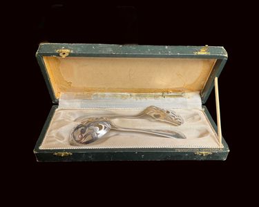 BEAU PLAT DE SERVICE EN METAL ARGENTE signé ERCUIS EUR 30,00 - FR