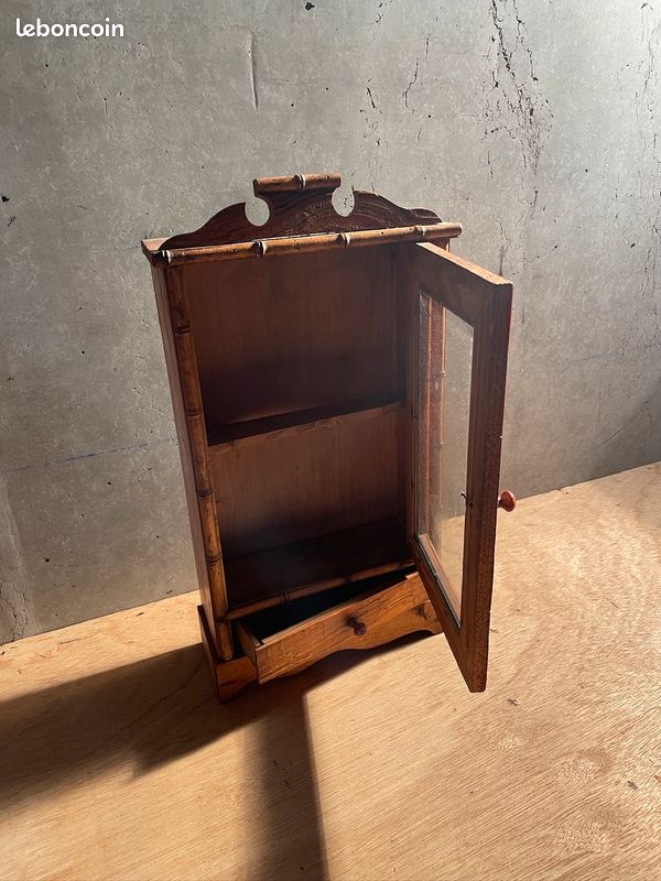 Armoire de poupée en bois peint avec miroir vintage 60 - France