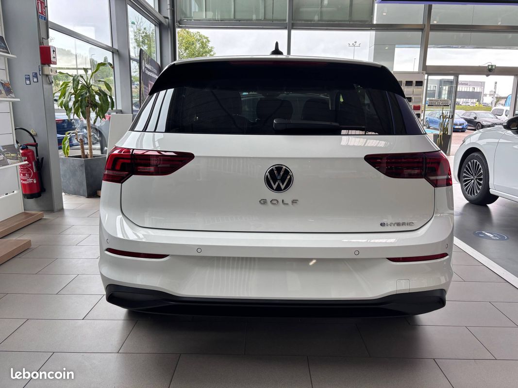 VOLKSWAGEN Golf 1.5 eHybrid 204 DSG6 VW Edition (image 17)