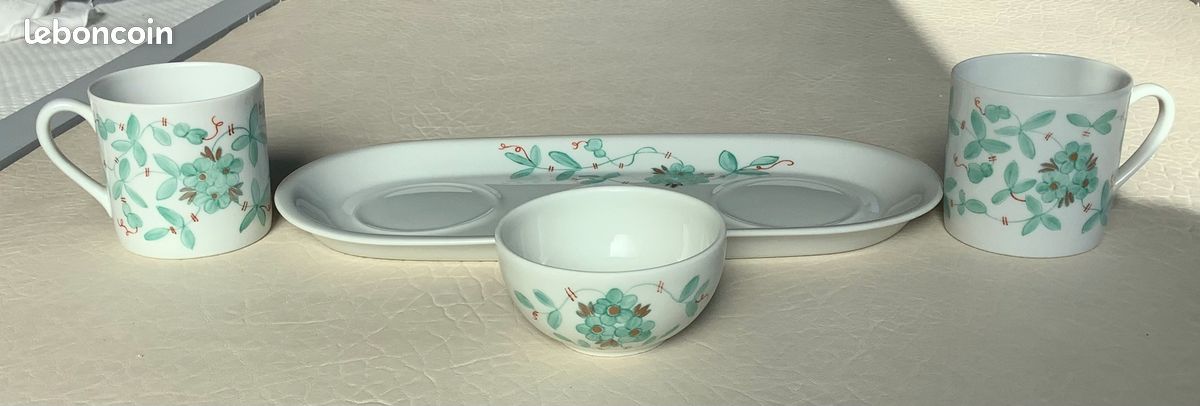10 euros pris sur place. Porcelaine de Limoges vert d’eau dessiné et peint à la main. Pour un café en tête à tête.T.B.E (image 8)