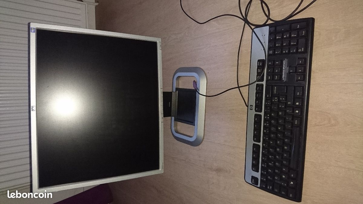 écran et clavier ordinateur (image 1)