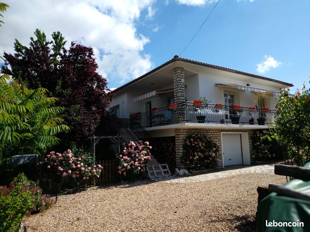 Maison 8 pièces 200 m² · à Chalais · 200 m² · 149 000 €