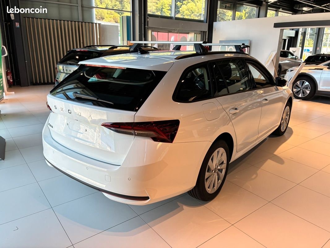 SKODA OCTAVIA COMBI SELECTION 2.0 TDI 150 ch SCR DSG7 (image 2)