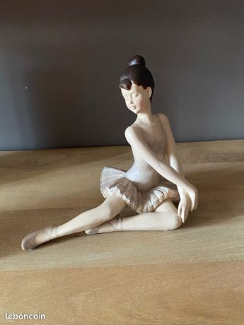 Statue femme figurine danseuse décoration jaune verte style pop art