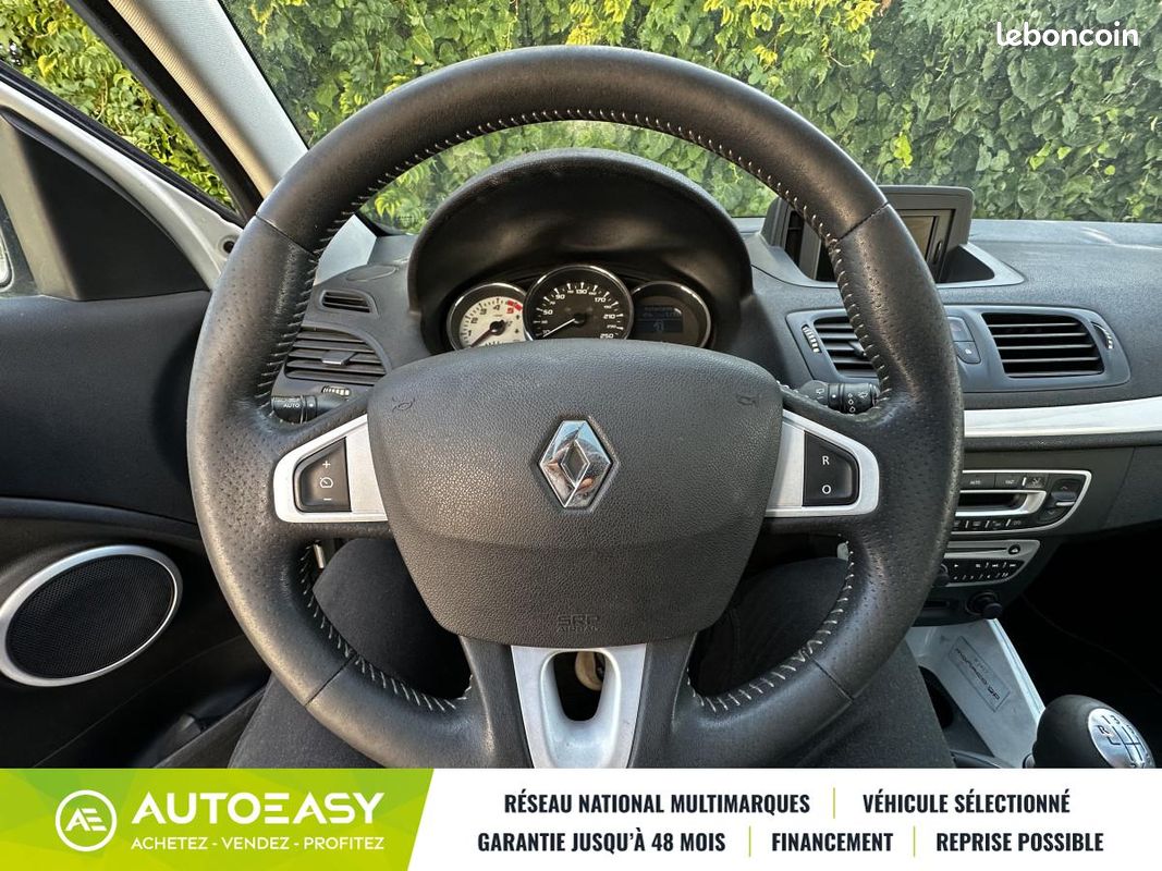 Renault Megane 3 Coupé 1.9 dCi 130ch FAP Monaco GP eco² Euro5 (image 16)