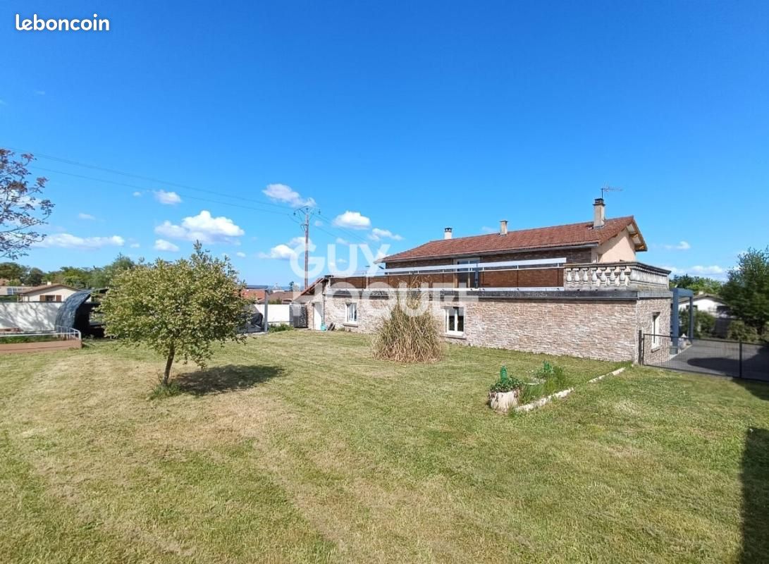 Maison 5 pièces 184 m² · à Chambéon · 184 m² · 269 000 €