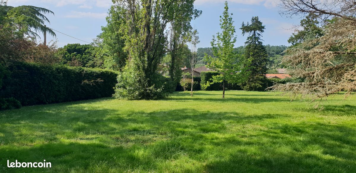 Vente directe propriétaire – Terrain constructibe 818 m² dans le parc du Château – Disponible immédiatement · à Saint-Lieux-l