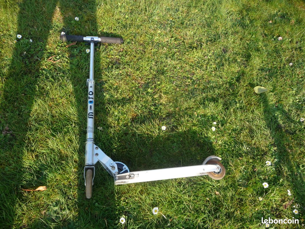 Trottinette pliante pour enfant (image 2)